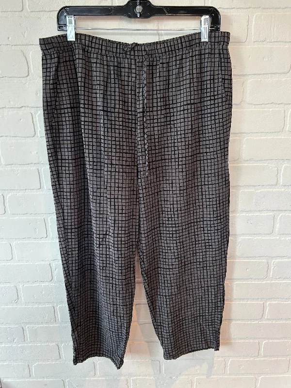 Designer skinny pants for luxury fashion flair -Black & Grey Pants Cropped Eileen Fisher, Size 8