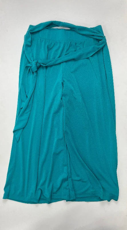 Designer jogger pants for upscale street style -Teal Pants Cropped Cato NWT, Size 4