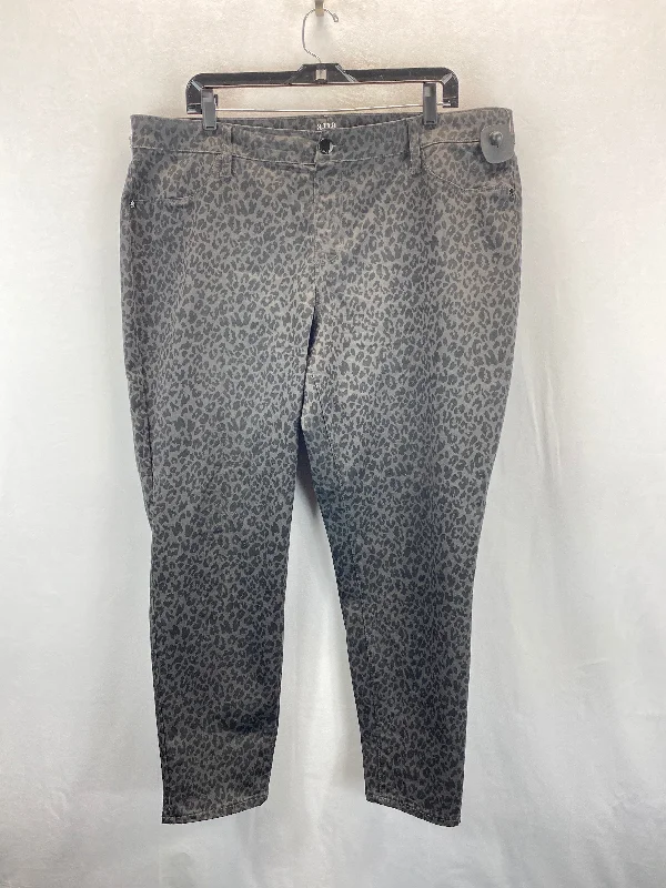 Tailored slim pants for polished business looks -Animal Print Pants Cropped Ana, Size 20