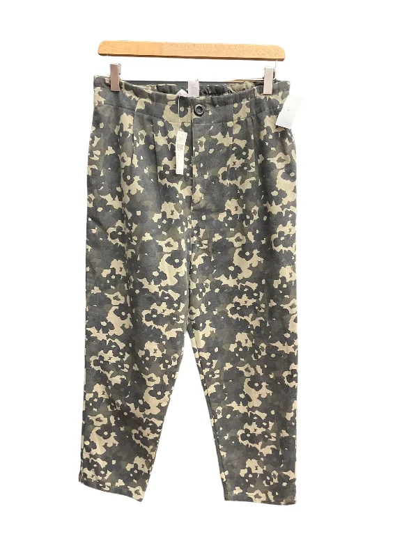 Slim-fit dress pants for sharp evening events -Camouflage Print Pants Cargo & Utility Amadi, Size 4