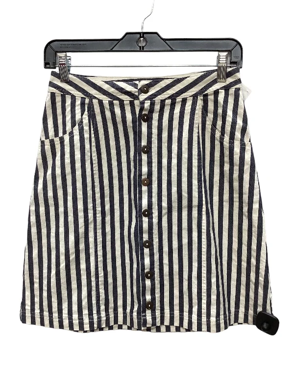 Patterned skirts for artistic standout appeal -Striped Pattern Skirt Mini & Short Clothes Mentor, Size S