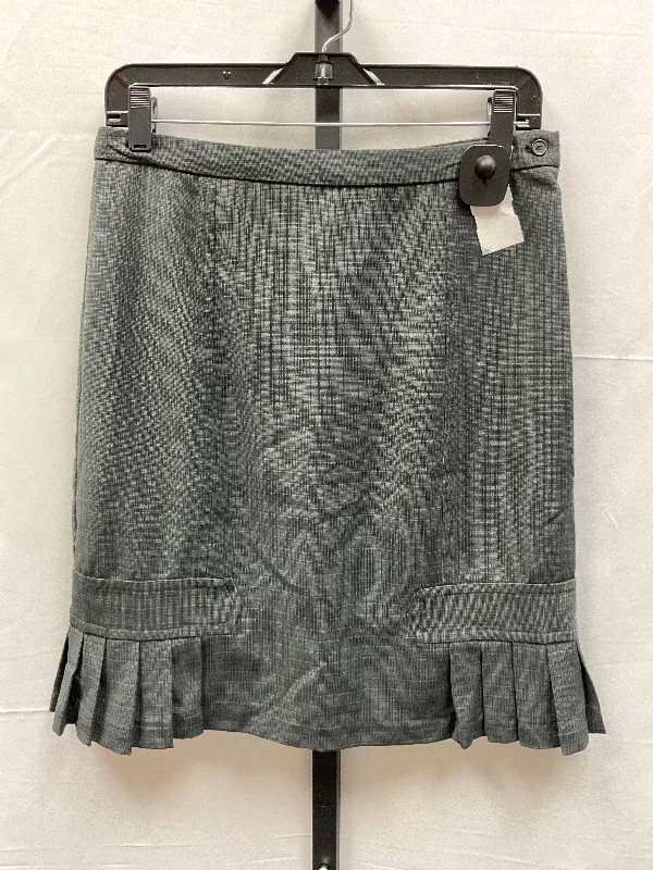 Cute denim skirts for youthful cool -Grey Skirt Midi Max Studio, Size 6